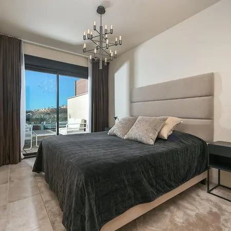 Penthouse With Ocean View 4 Bedrooms *